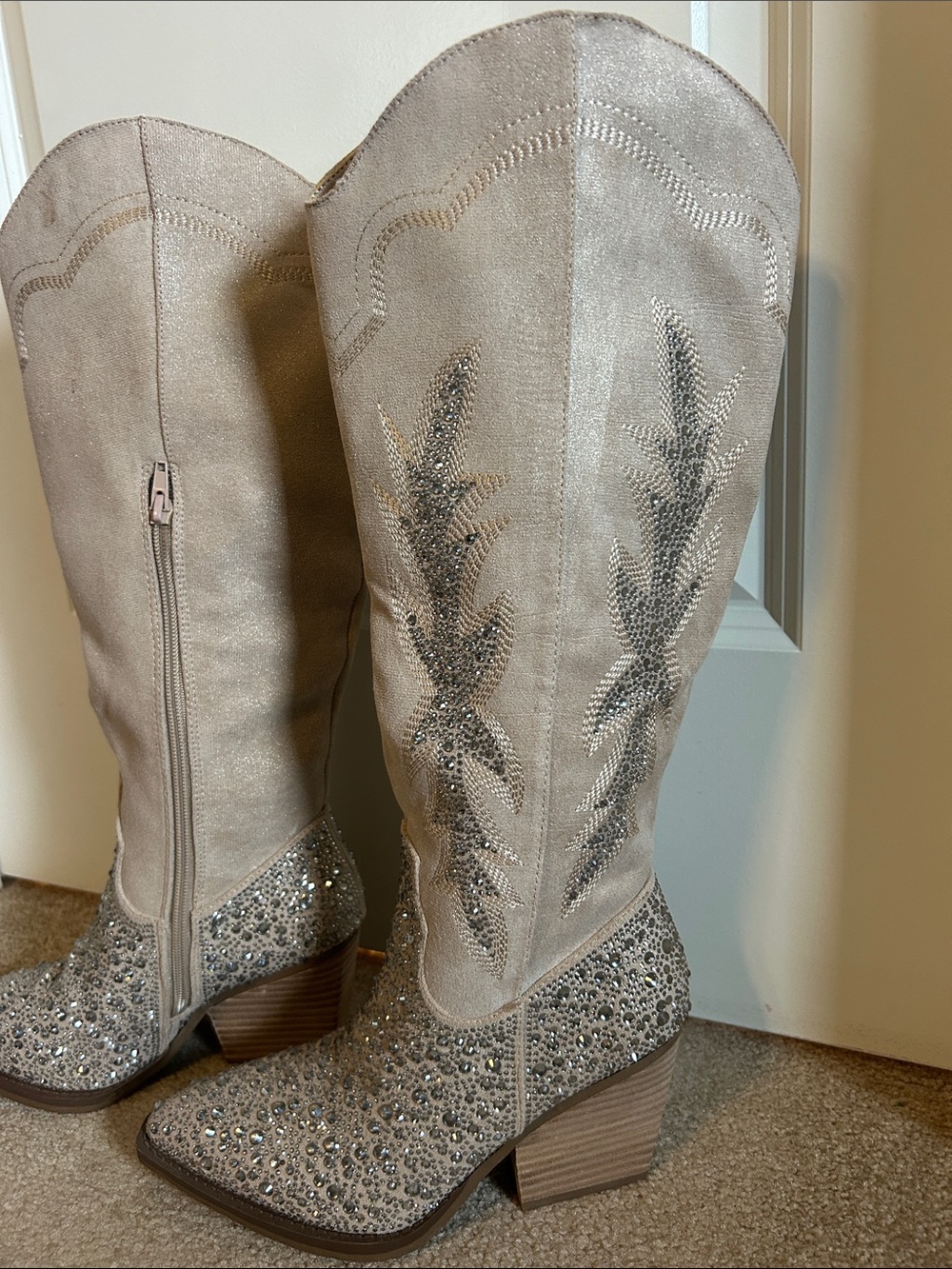 Brand new jeweled cream cowgirl boots